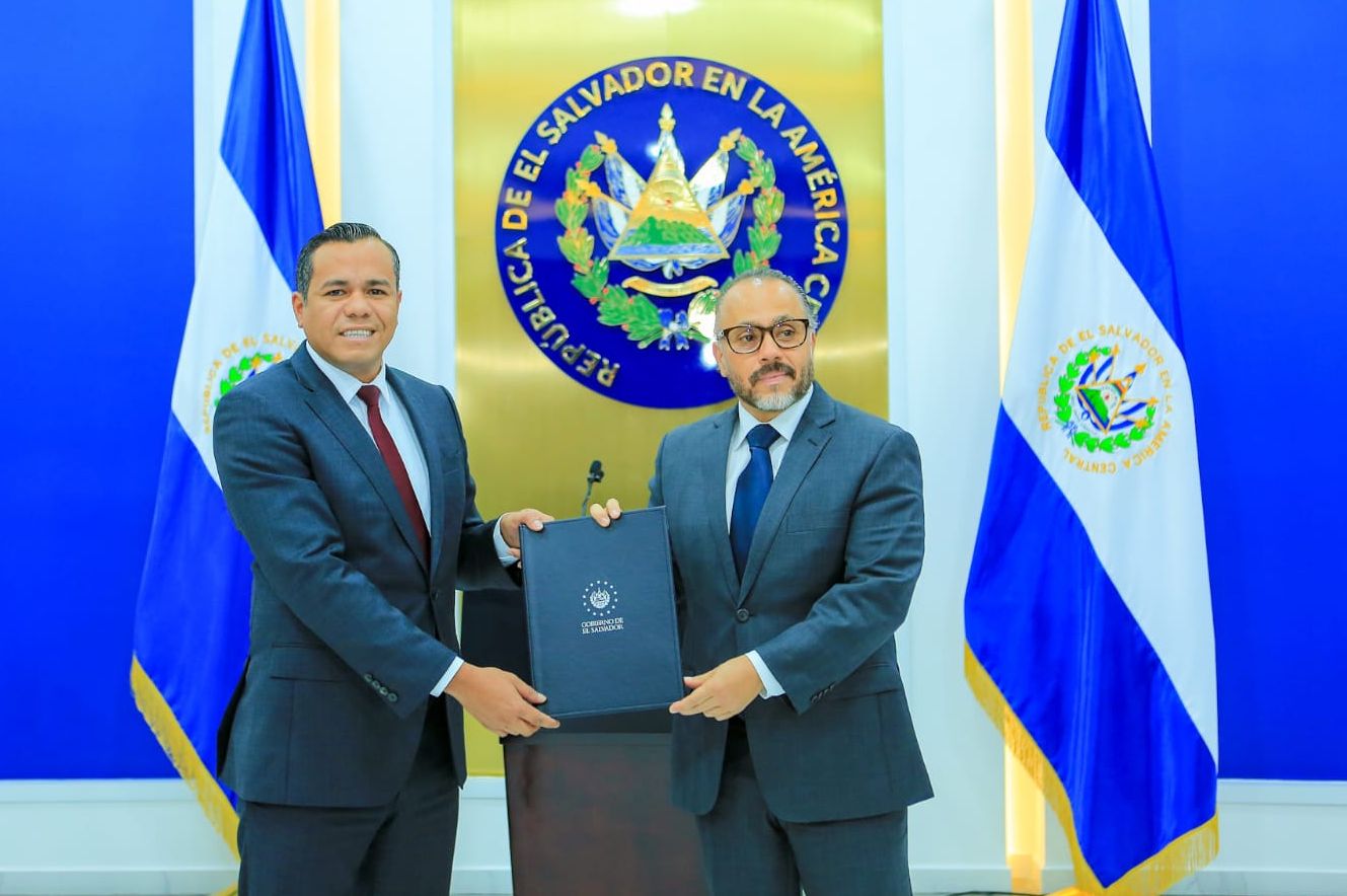 Asamblea recibe iniciativas referentes a la compra de deuda soberana de El Salvador asamblea-recibe-iniciativas-referentes-a-la-compra-de-deuda-soberana-de-el-salvador